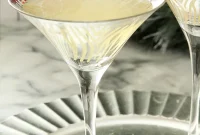 Winter White Cosmopolitan: Festive Vodka and Cranberry Cocktail
