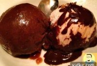 Inside Hals Bar and Grill: Hot Fudge Sundae Review