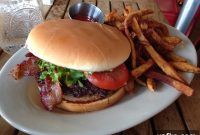 El Sapo: Onion Rings, Burgers and Mexican Snacks