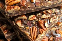 No-Bake Pecan Pie Bark Recipe: Chocolate Pecan Dessert