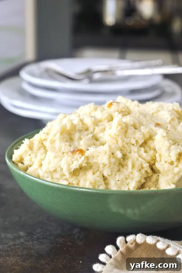 Mashed Cauliflower @spabettie #vegan Mashed Cauliflower in a green serving bowl
