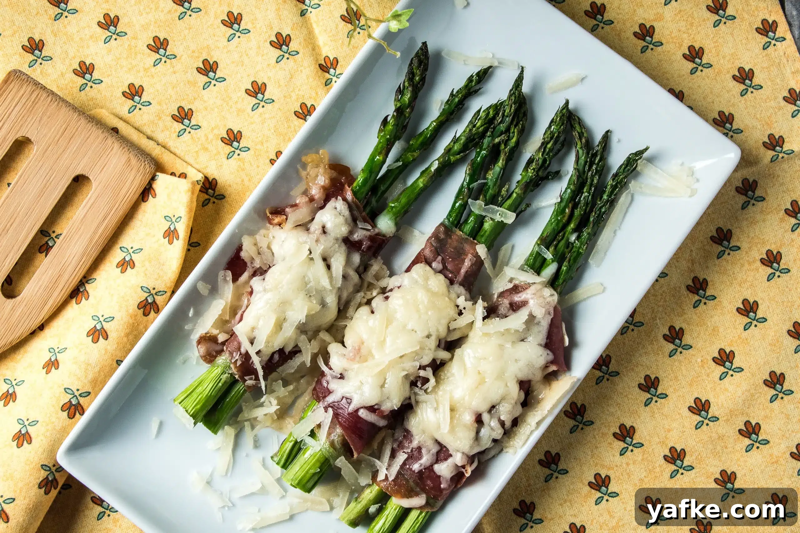Asparagus with Ham and Manchego Recipe 3 Ingredients: asparagus, ham, Manchego