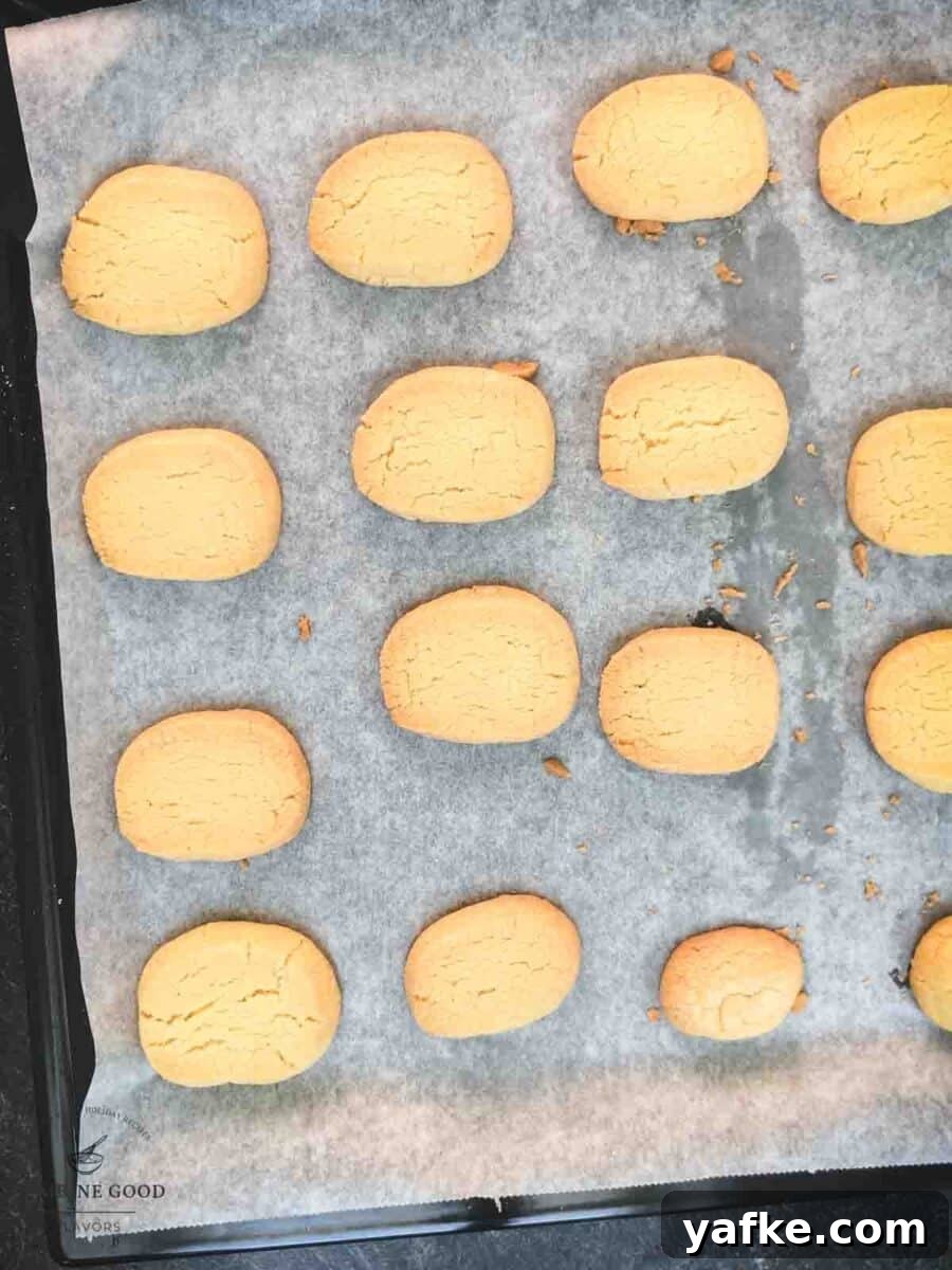 Delicious Heidesand (brown butter shortbread) cookies, placed on gorgeous cookie plate.