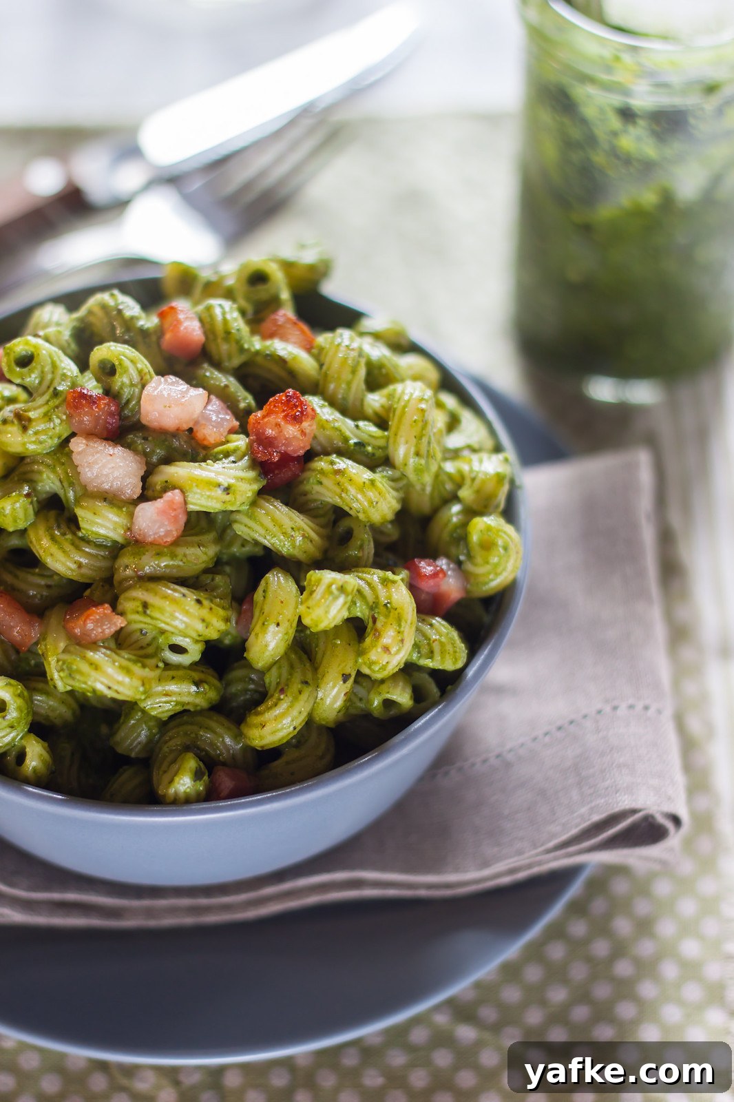 pasta con pesto di cavolo nero e mandorle pasta con pesto di cavolo nero e mandorle